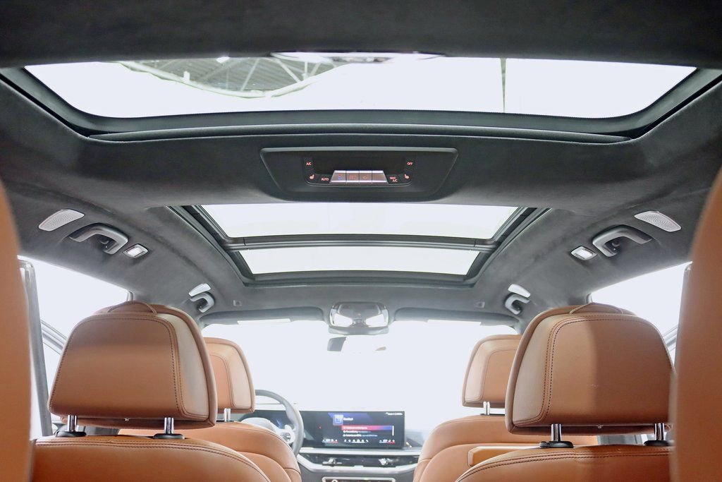 Used 2024 BMW X7 M60i w/ Executive Package image 36