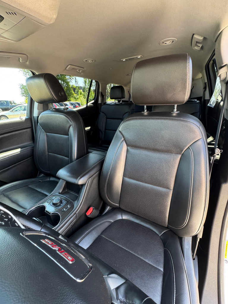 Used 2023 GMC Acadia SLT AWD/4WD image 41