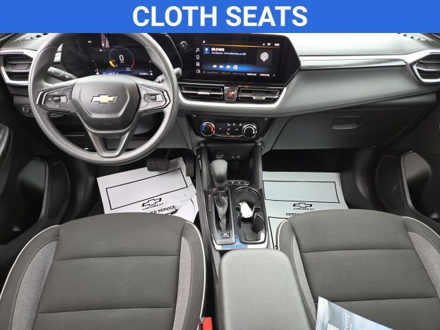 Used 2025 Chevrolet TrailBlazer LT image 2