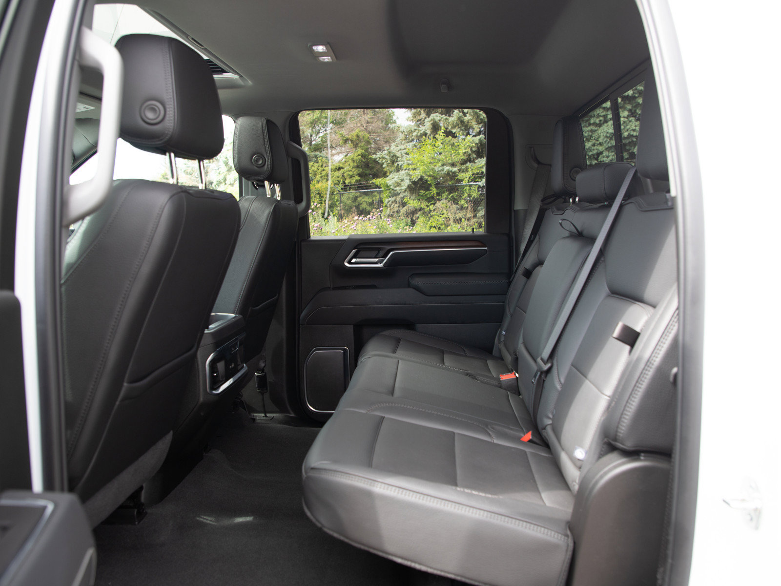 Used 2025 GMC Sierra 2500 Denali w/ Denali Reserve Package AWD/4WD image 15