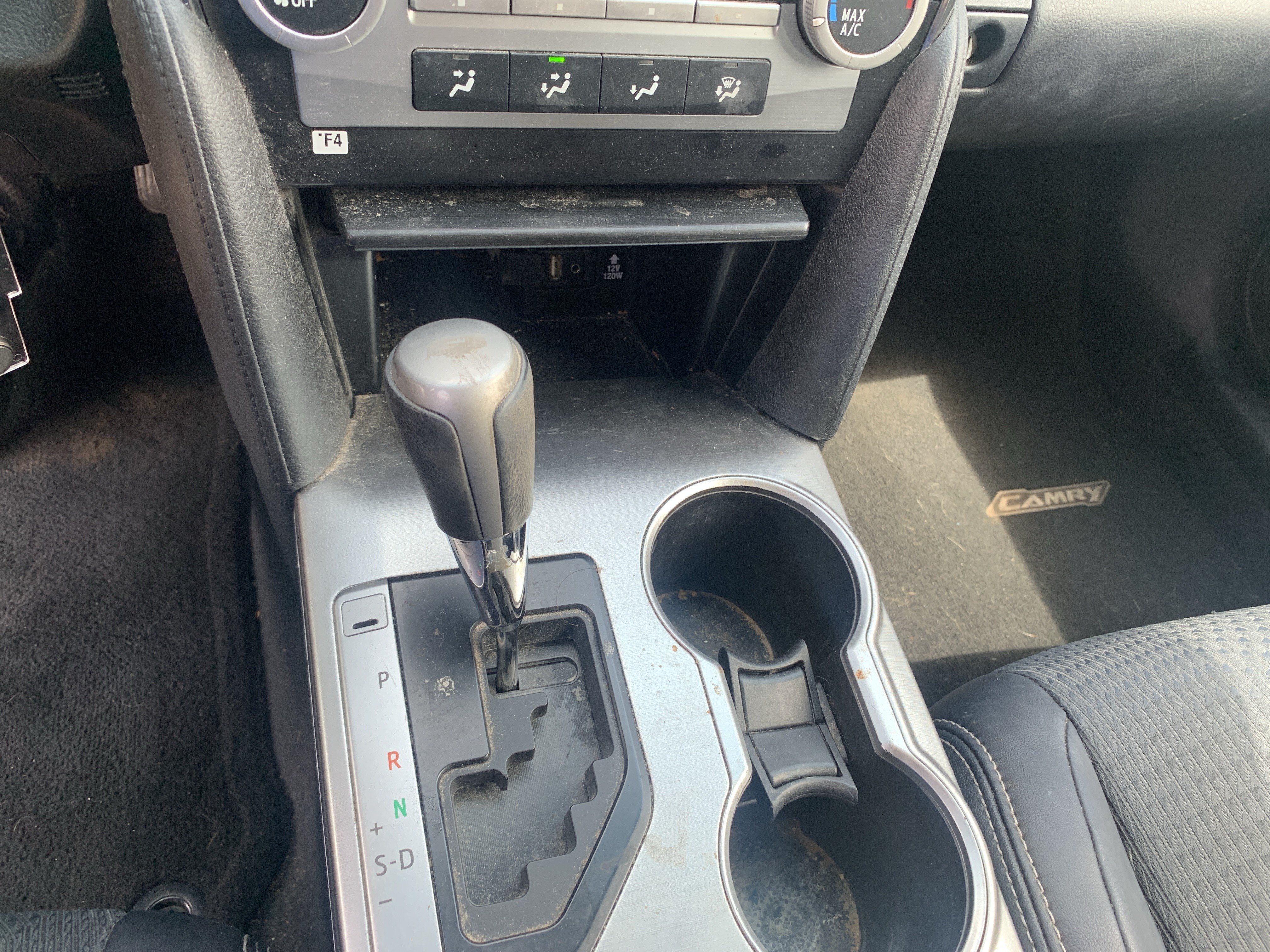 Used 2014 Toyota Camry SE w/ Moonroof Package FWD image 22