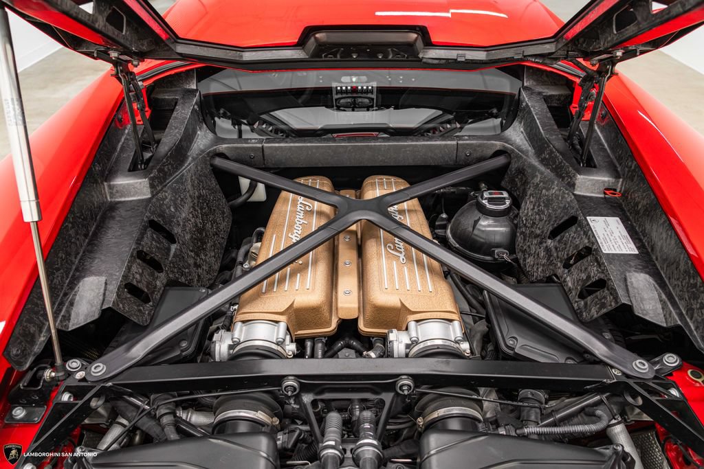 Used 2018 Lamborghini Huracan Performante AWD/4WD image 24