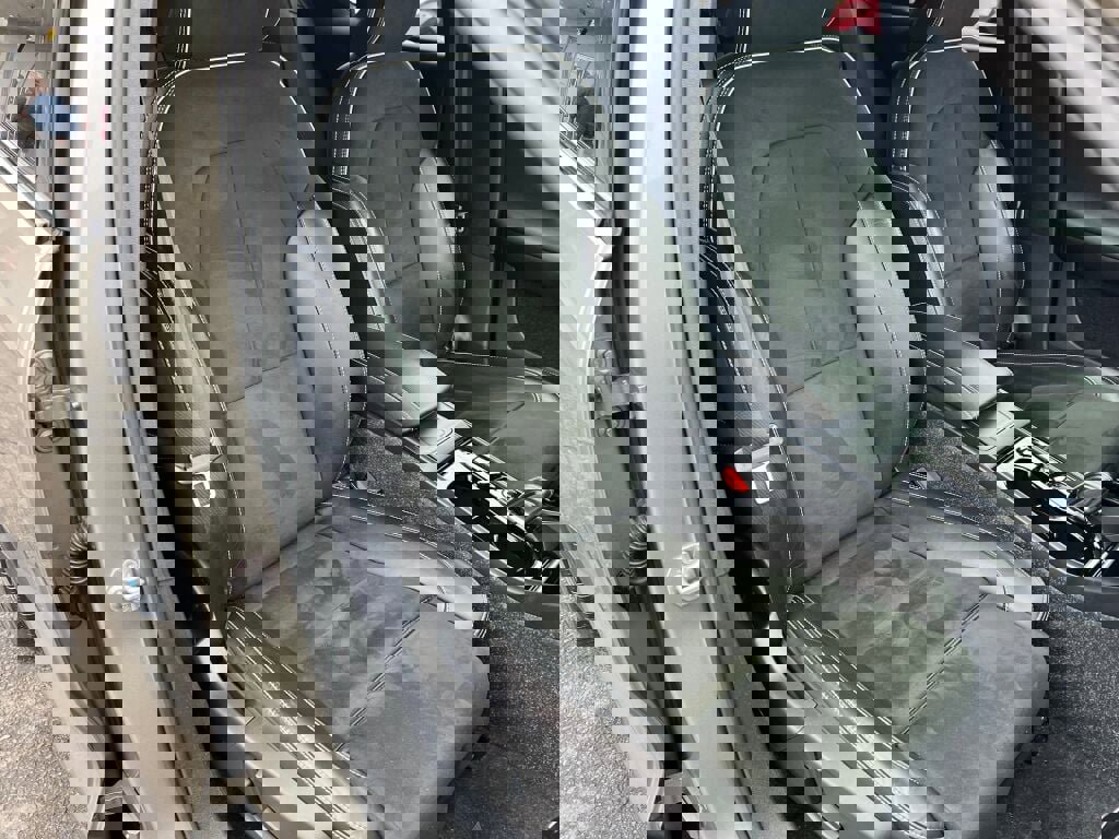 Used 2022 Volvo XC40 T5 R-Design w/ Advanced Package image 29