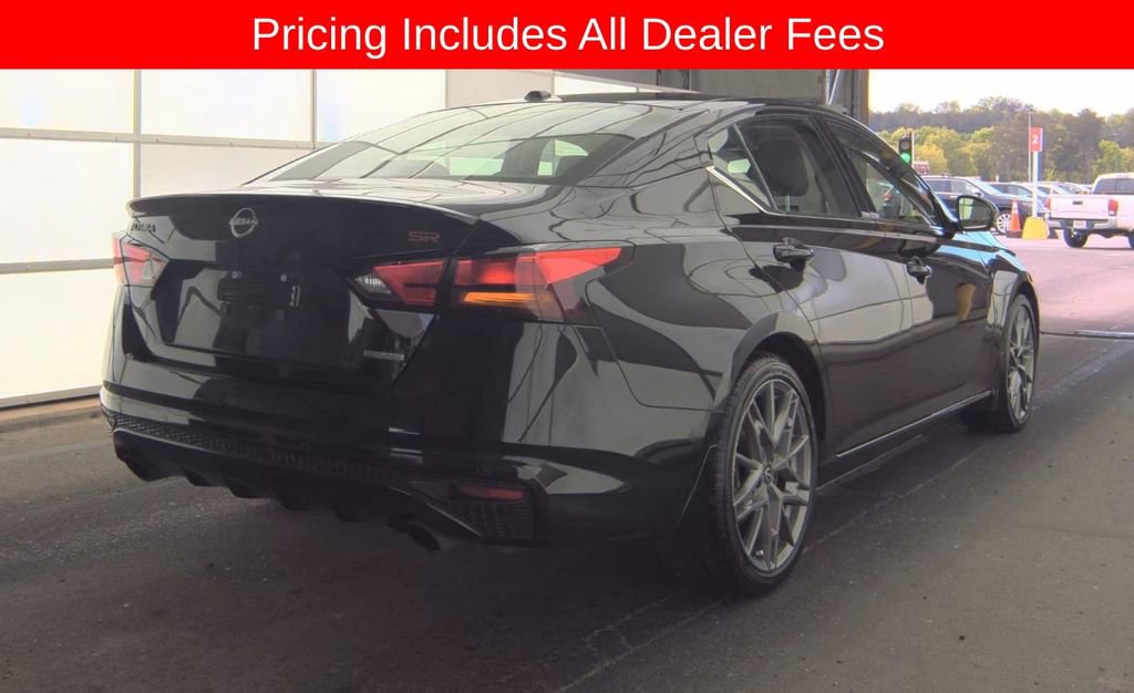 Certified 2024 Nissan Altima 2.0 SR FWD image 3