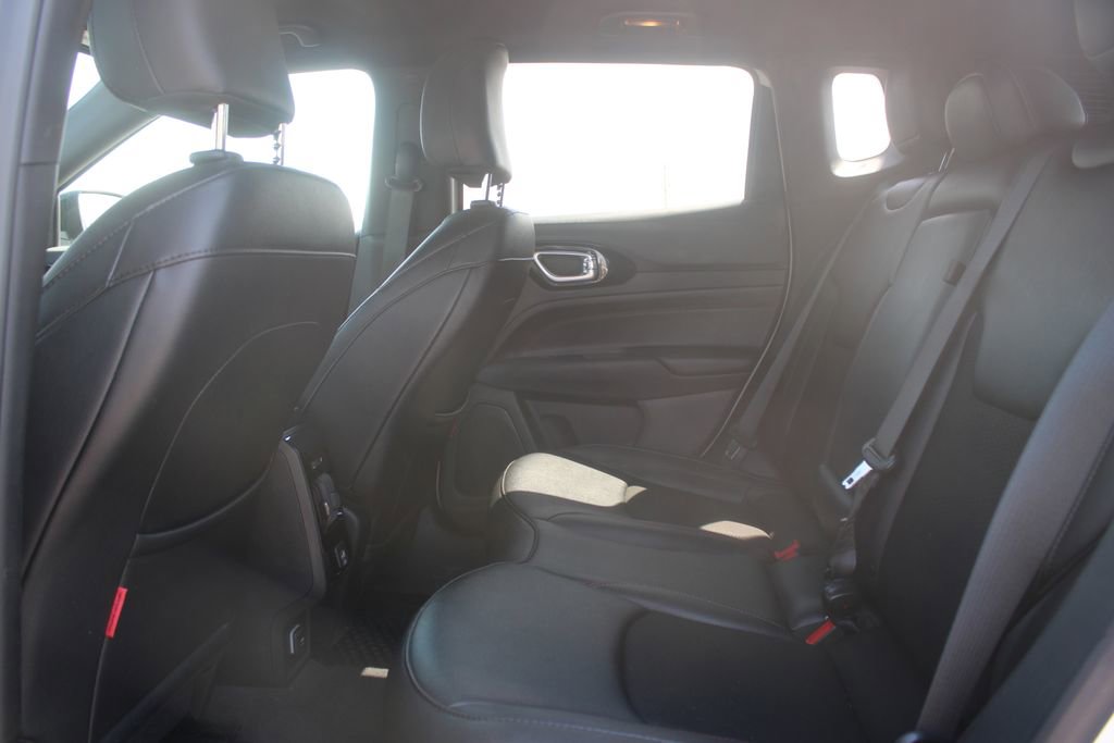 Used 2025 Jeep Compass Trailhawk AWD/4WD image 23