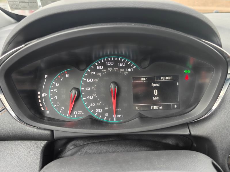 Used 2022 Chevrolet Trax LT w/ LT Convenience Package AWD/4WD image 25