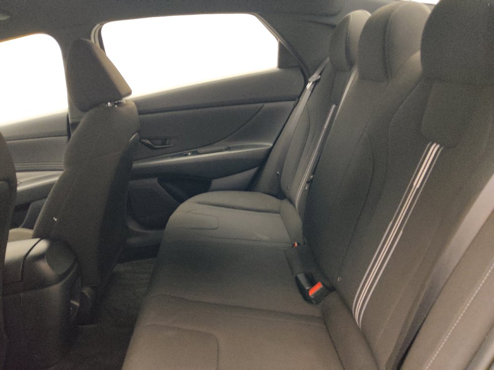 Used 2025 Hyundai Elantra Sport FWD image 18