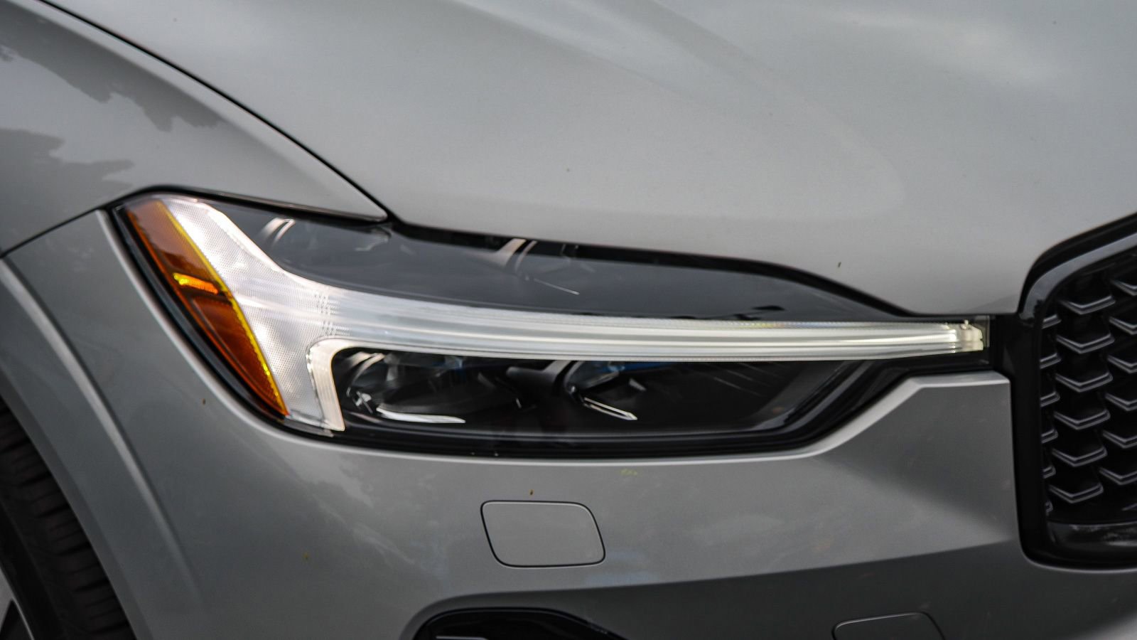 Used 2025 Volvo XC60 T8 Plus w/ Climate Package PRO AWD/4WD image 4