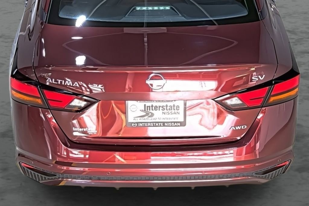 Used 2024 Nissan Altima 2.5 SV image 11