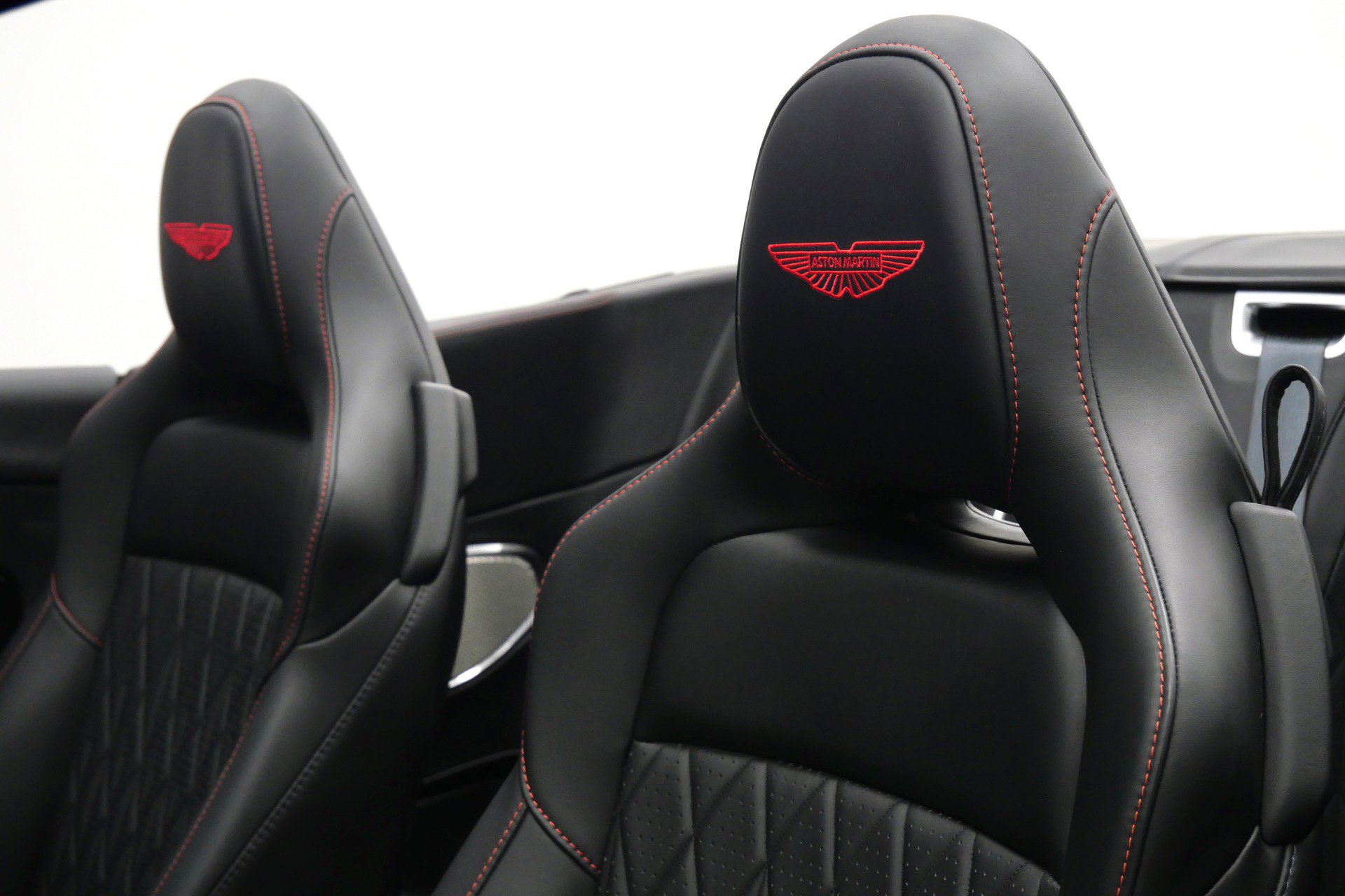 Used 2025 Aston Martin DB12 Convertible RWD image 27