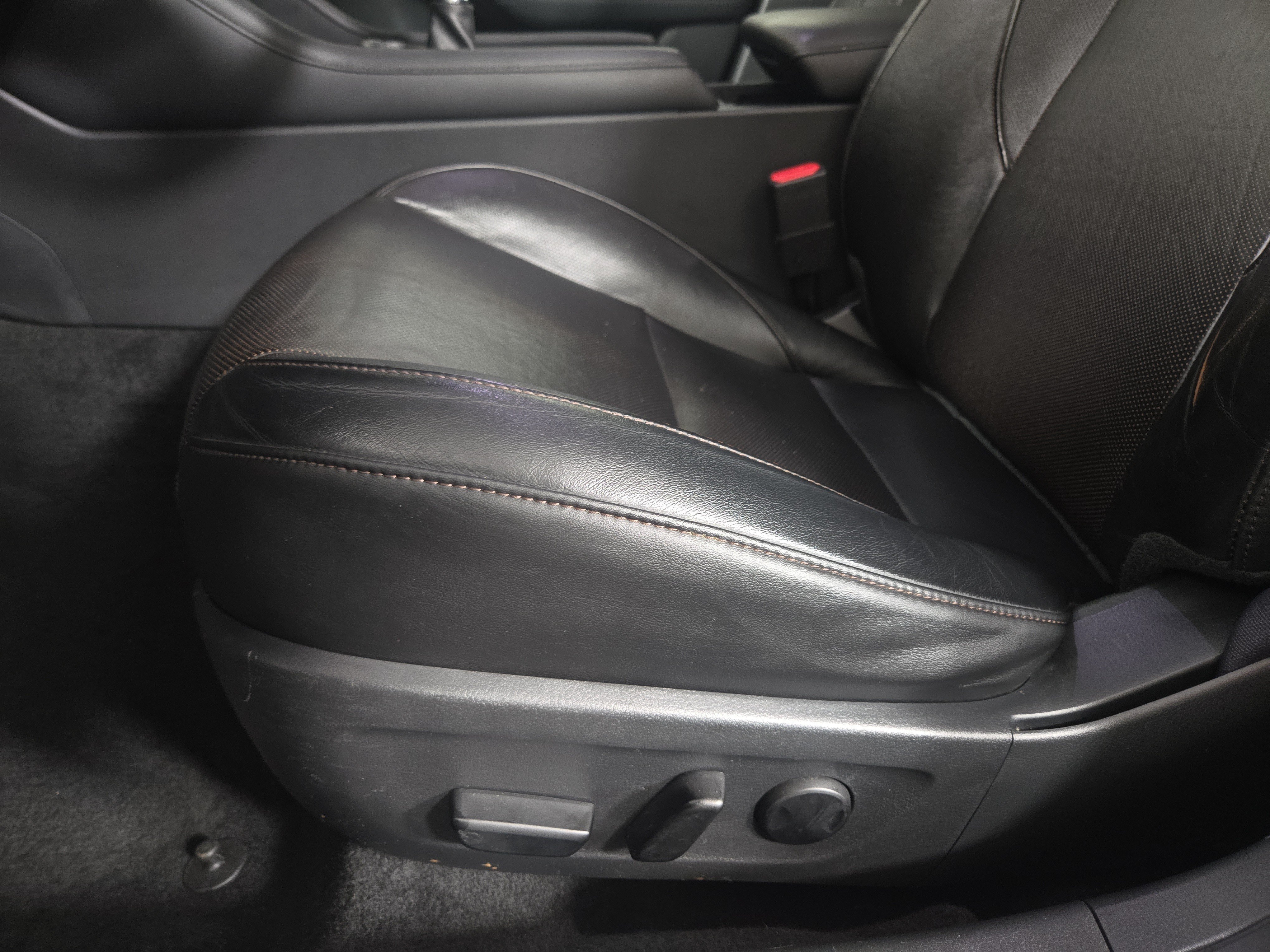 Used 2021 MAZDA MAZDA3 s FWD image 31