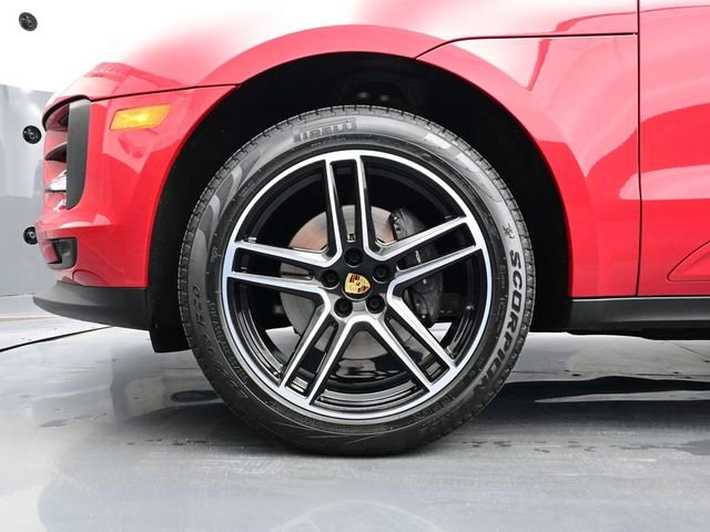 Certified 2020 Porsche Macan image 6
