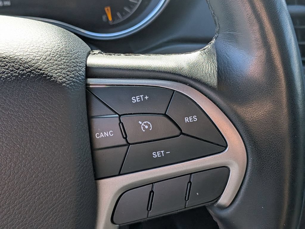 Used 2022 Jeep Grand Cherokee Laredo E w/ Security & Convenience Group AWD/4WD image 17