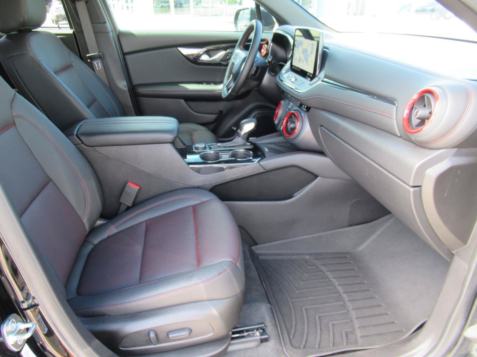 Used 2024 Chevrolet Blazer RS w/ Enhanced Convenience Package FWD image 11