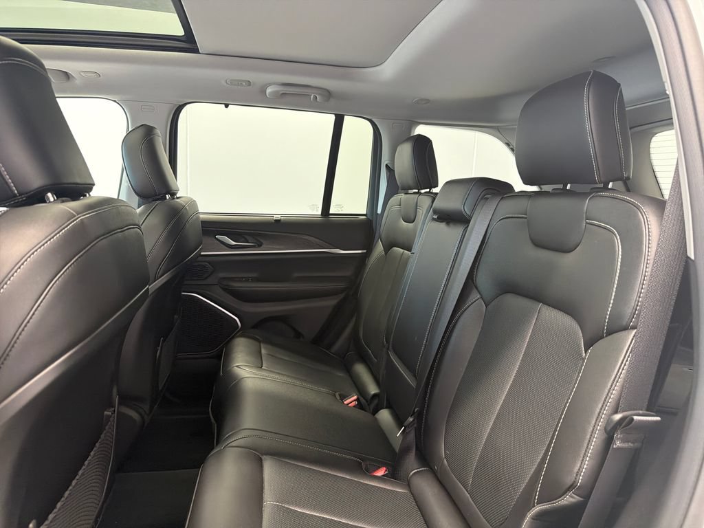 Used 2022 Jeep Grand Cherokee Limited 4xe w/ Luxury Tech Group II AWD/4WD image 15