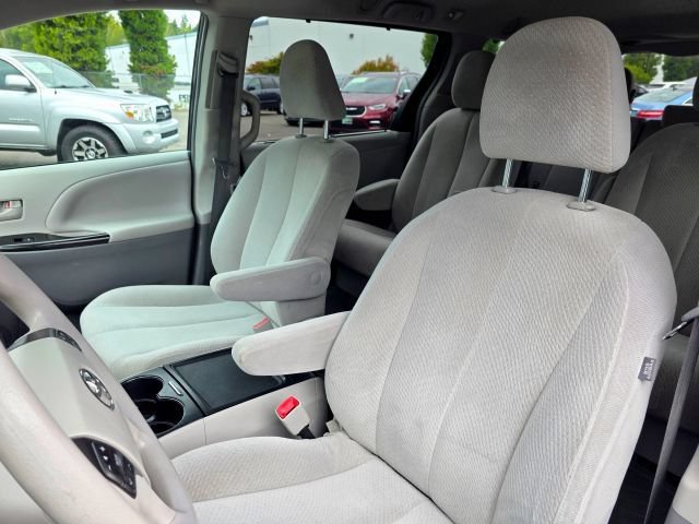 Used 2014 Toyota Sienna LE AWD/4WD image 41