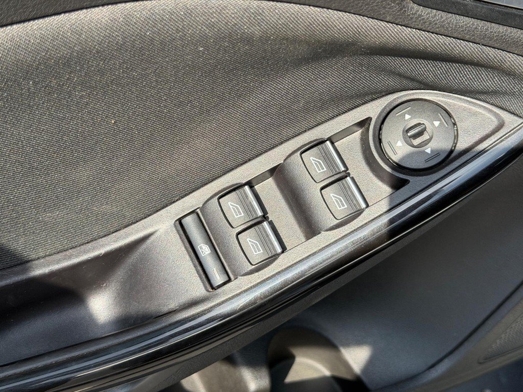 Used 2015 Ford Focus Titanium FWD image 15