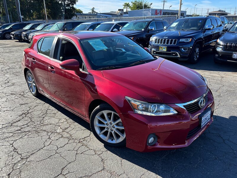 Used 2013 Lexus CT 200h w/ Premium Pkg w/Navigation FWD image 2