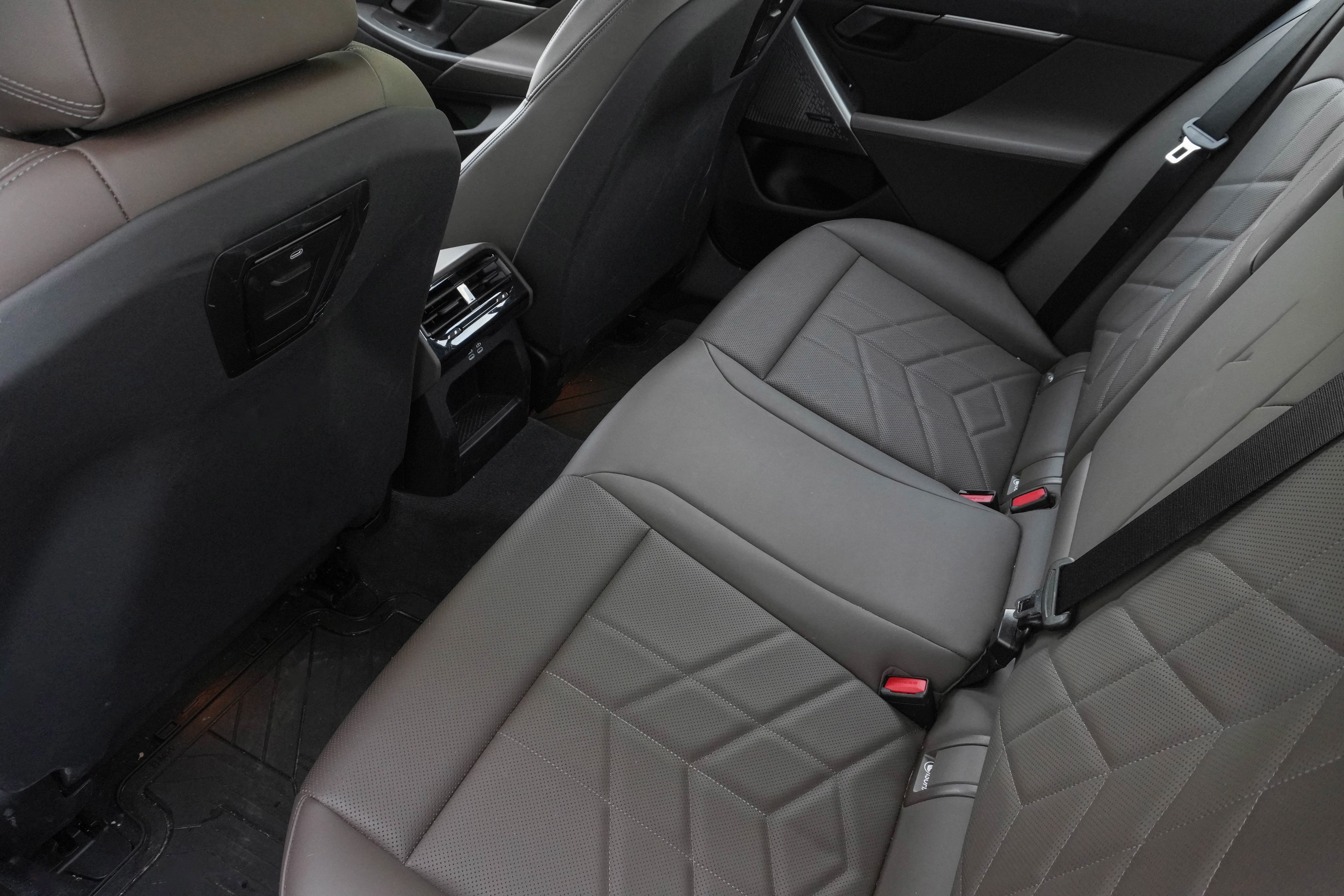 Certified 2024 BMW i5 eDrive40i w/ Convenience Package RWD image 34