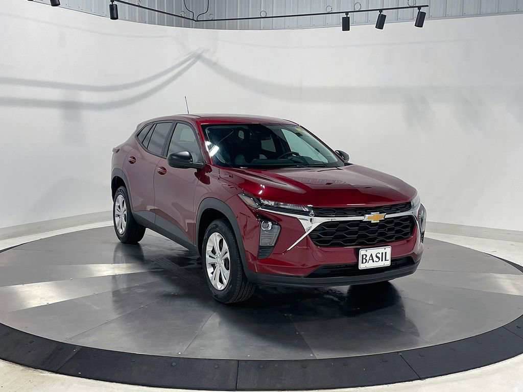 Used 2024 Chevrolet Trax LS w/ Driver Confidence Package image 38