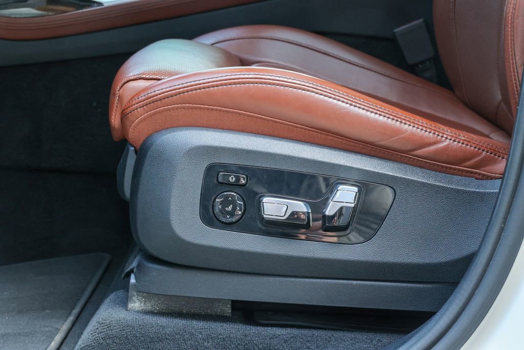 Used 2023 BMW X7 M60i w/ Executive Package AWD/4WD image 39