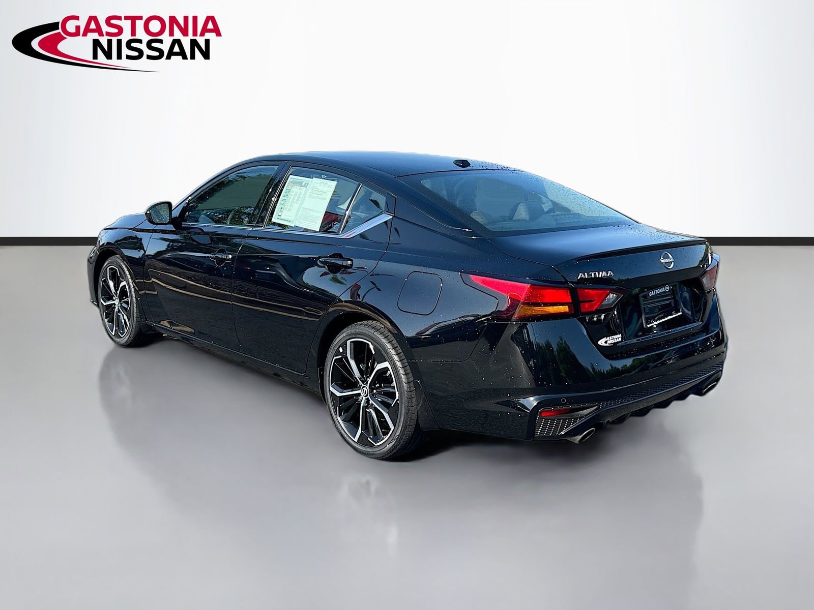 Used 2024 Nissan Altima 2.5 SR w/ SR Premium Package FWD image 6