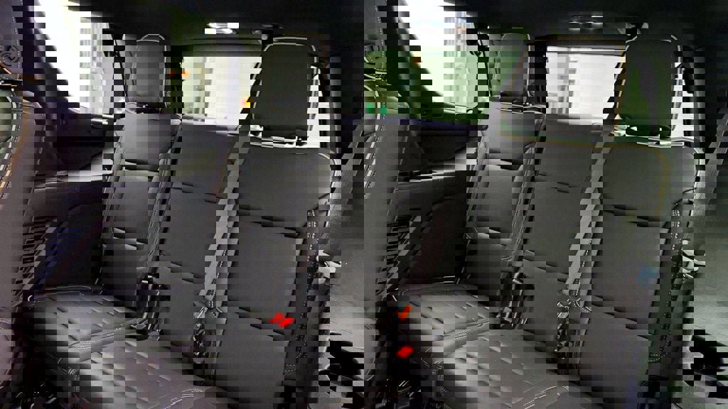 Used 2023 GMC Yukon SLT image 23