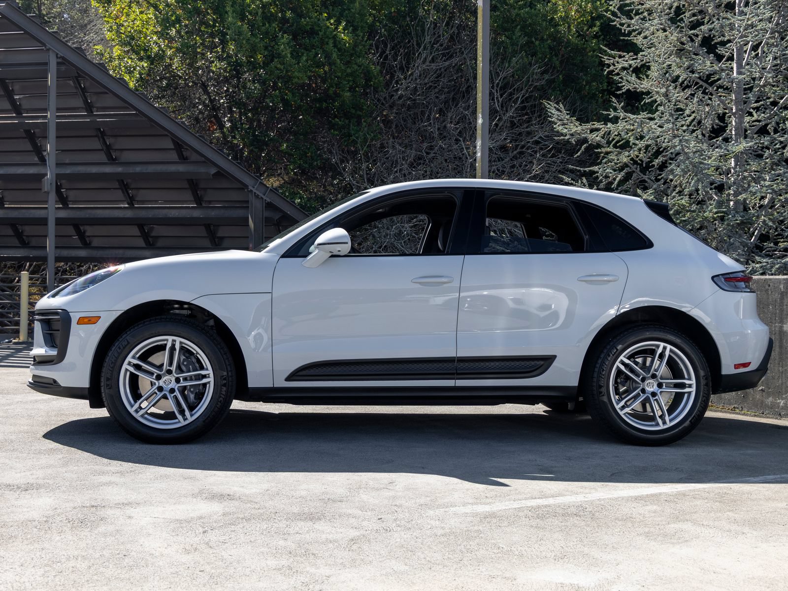 Certified 2026 Porsche Macan AWD/4WD image 2