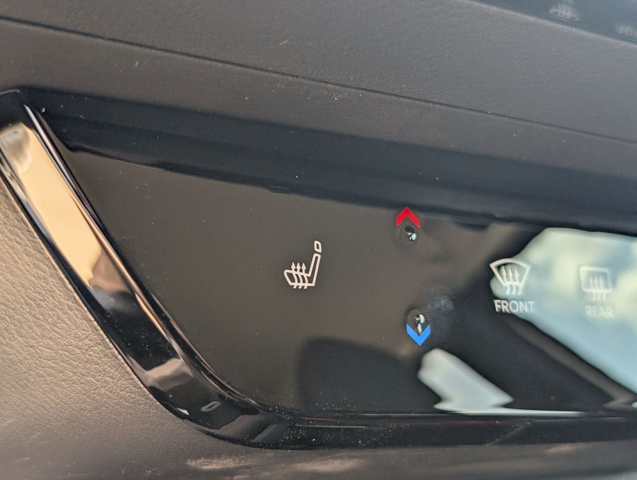 New 2027 Nissan Kicks SR FWD image 14