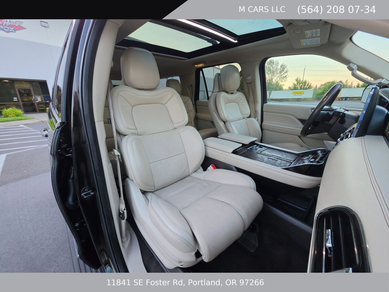 Used 2018 Lincoln Navigator L Reserve w/ Technology Package AWD/4WD image 12