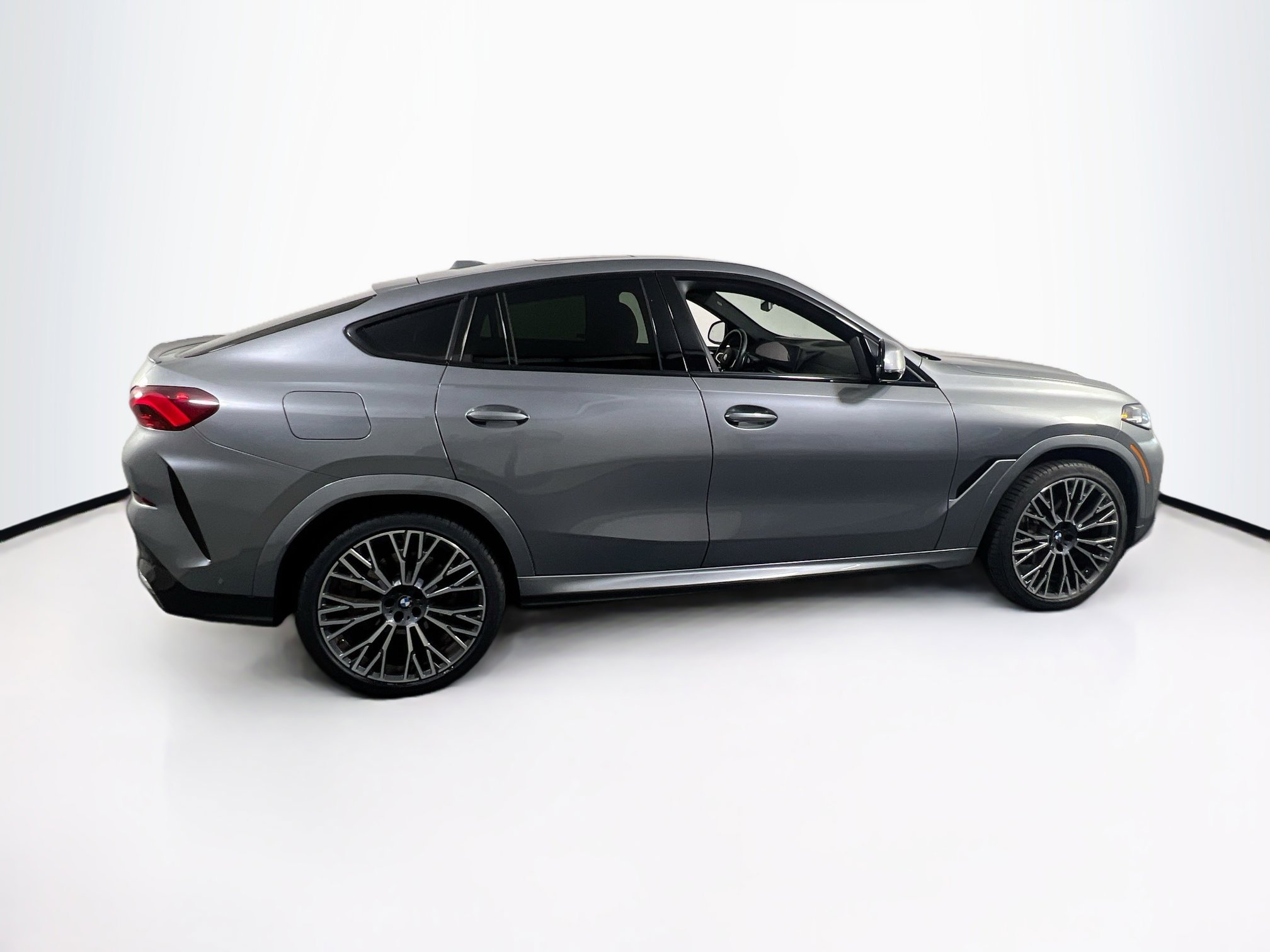 Used 2024 BMW X6 xDrive40i image 4