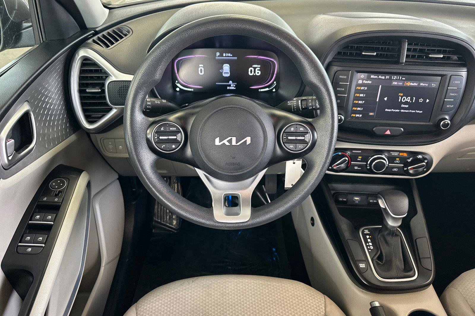Used 2023 Kia Soul LX w/ LX Technology Package FWD image 14