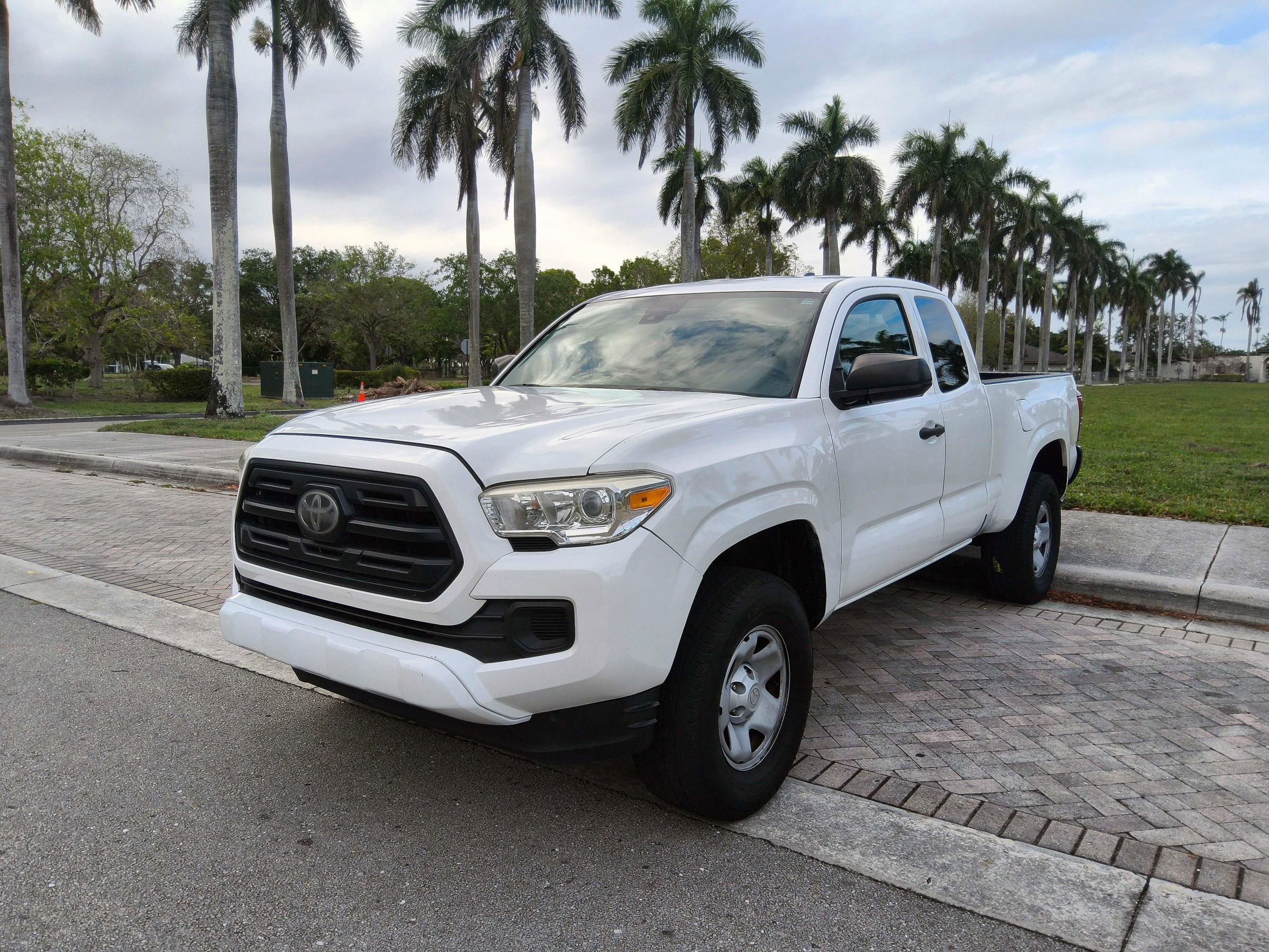 Used 2019 Toyota Tacoma SR RWD image 3
