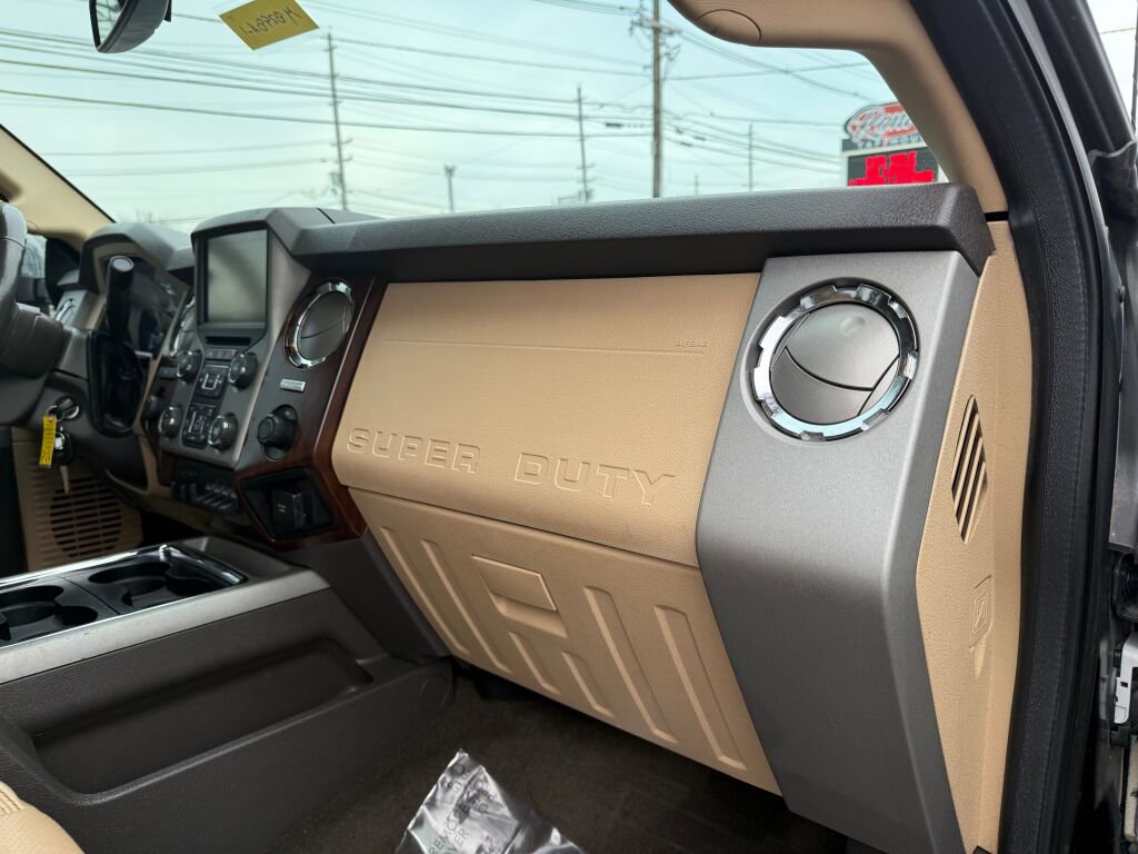 Used 2016 Ford F350 Lariat w/ Chrome Package image 28