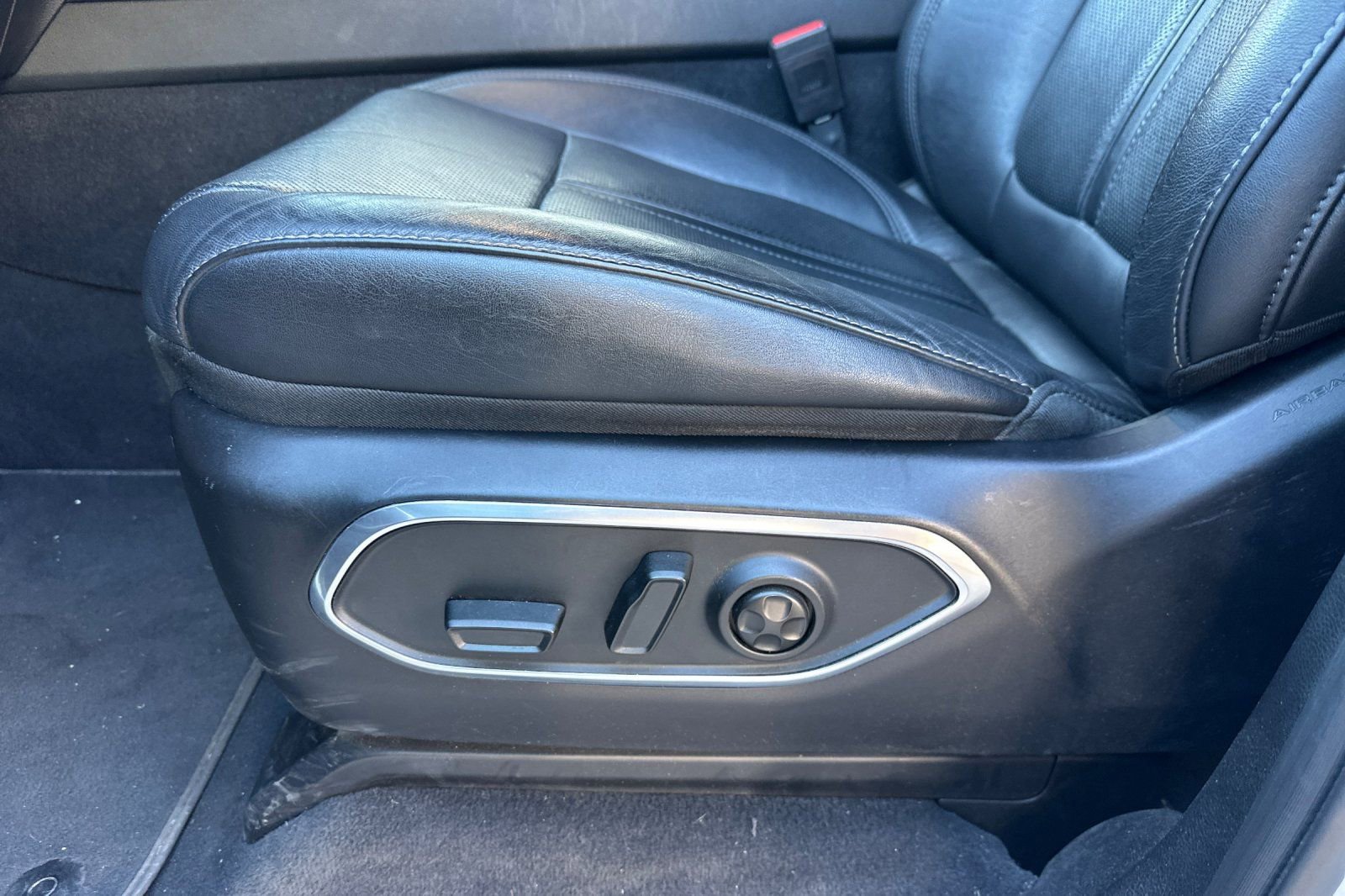 Used 2024 Jeep Wagoneer L Series II w/ Flexible Seating Group image 13