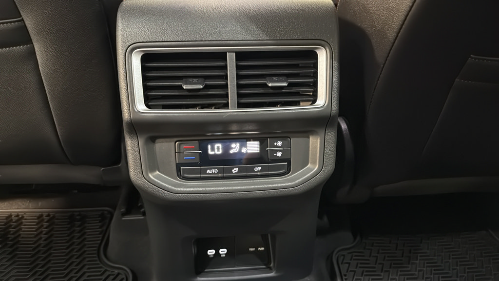 Used 2024 Volkswagen Atlas Peak Edition SEL AWD/4WD image 17