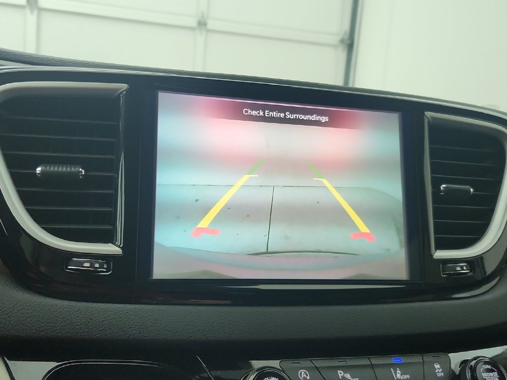 Certified 2024 Chrysler Pacifica Touring-L FWD image 28
