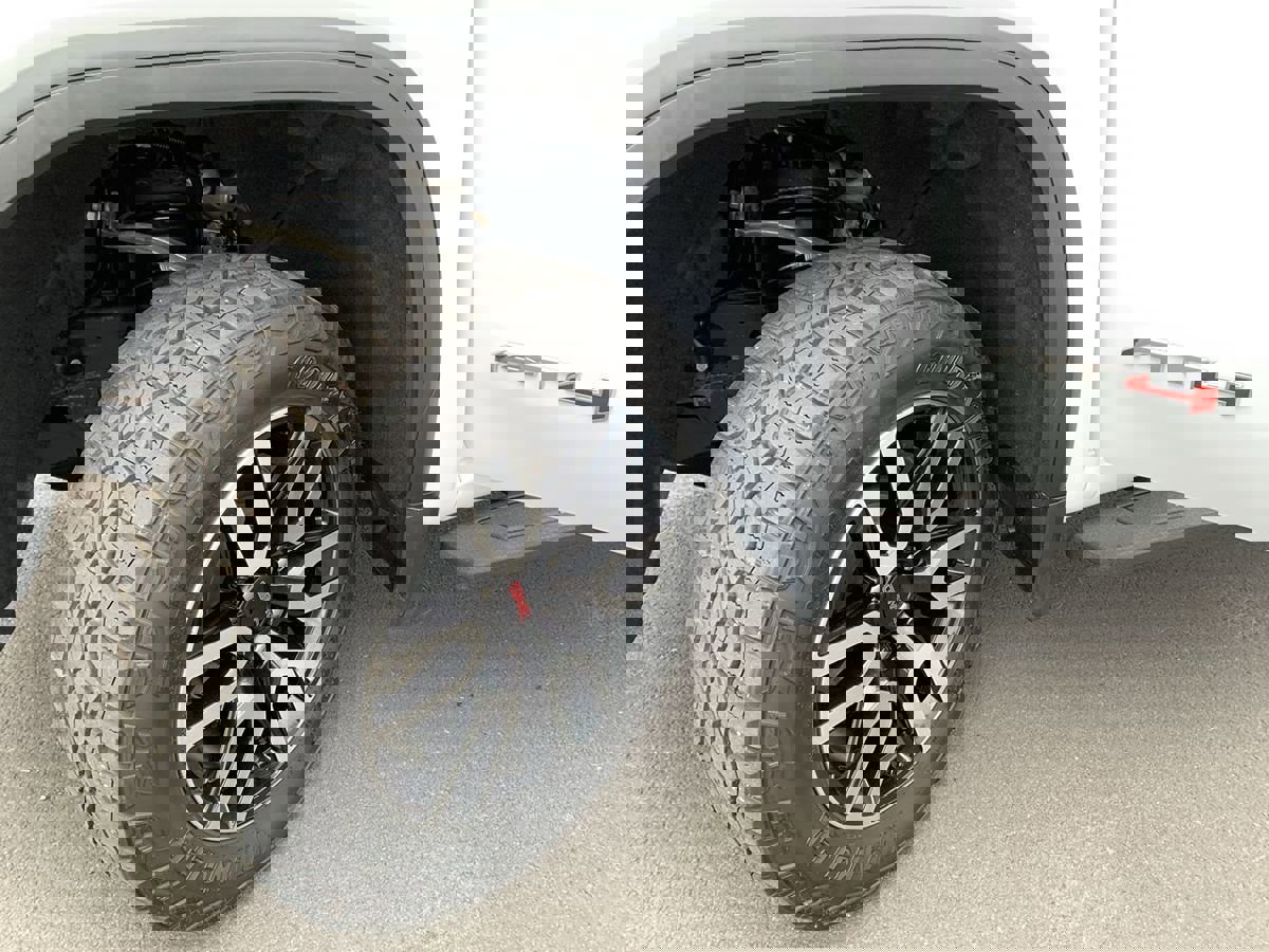 Used 2024 GMC Sierra 1500 AT4 w/ Technology Package image 12