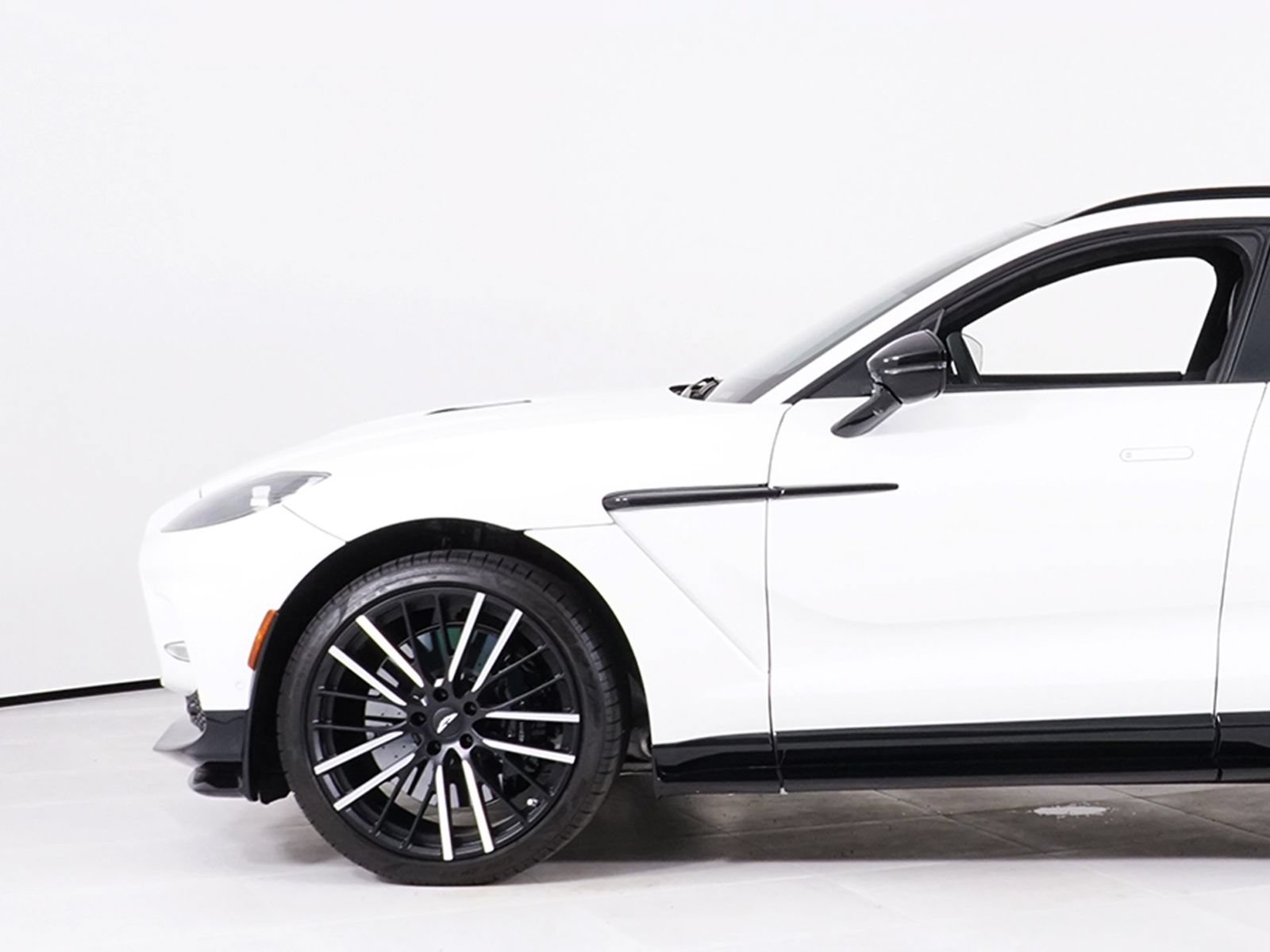 Used 2025 Aston Martin DBX 707 AWD/4WD image 14