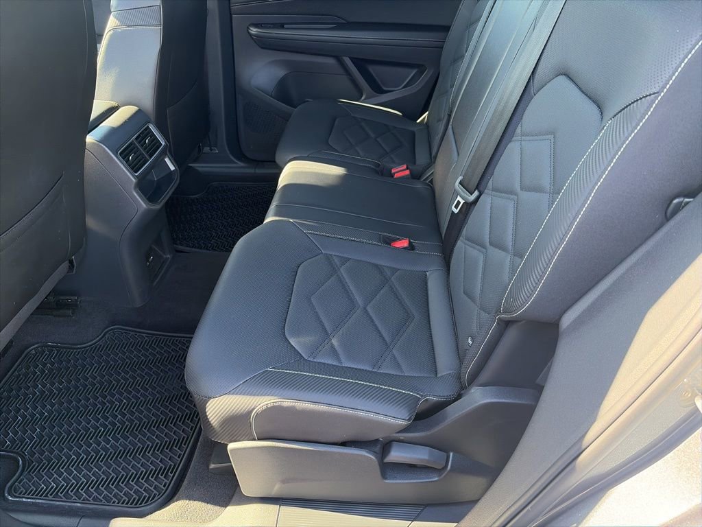 Used 2024 Volkswagen Atlas Cross Sport SE AWD/4WD image 22