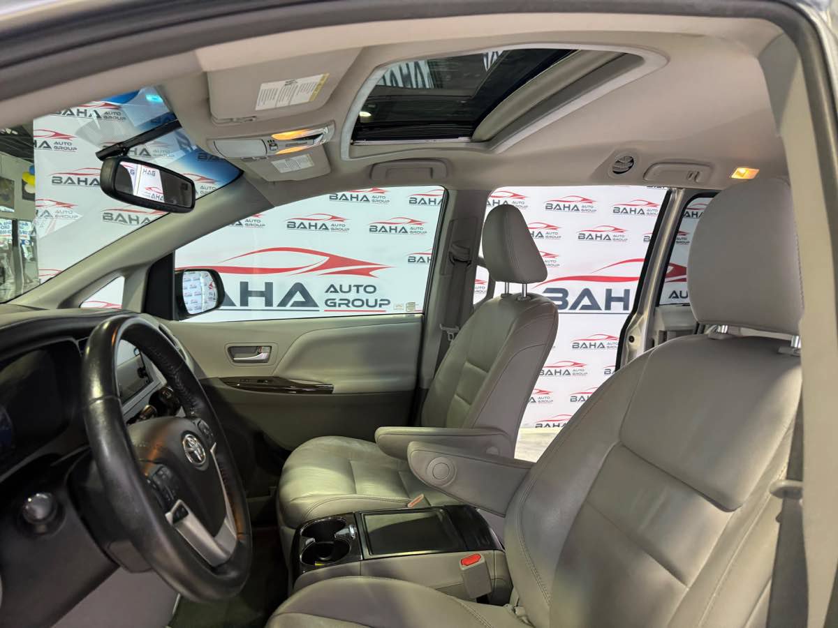 Used 2017 Toyota Sienna XLE w/ XLE Navigation Package AWD/4WD image 29