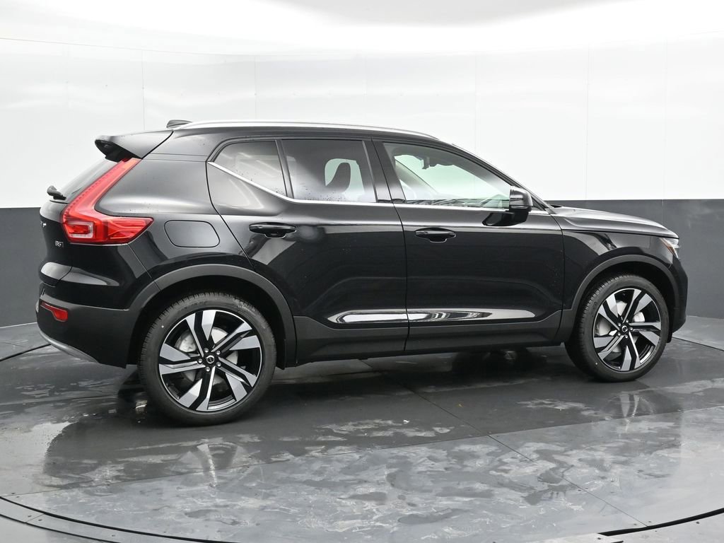 New 2025 Volvo XC40 B5 Ultra w/ Climate Package image 3