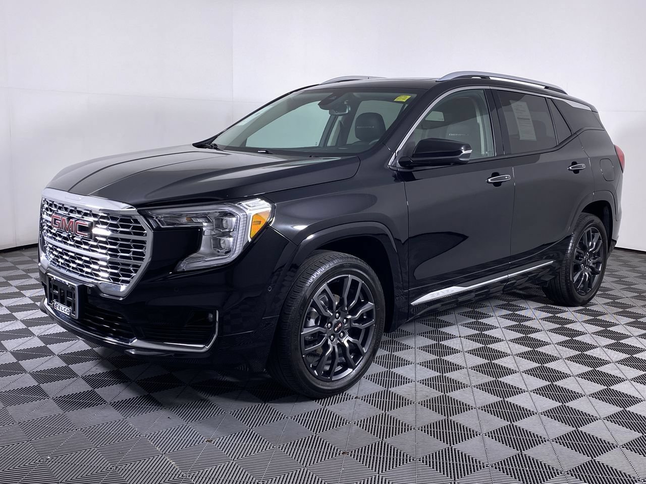 Certified 2024 GMC Terrain Denali w/ Black Diamond Edition AWD/4WD image 18