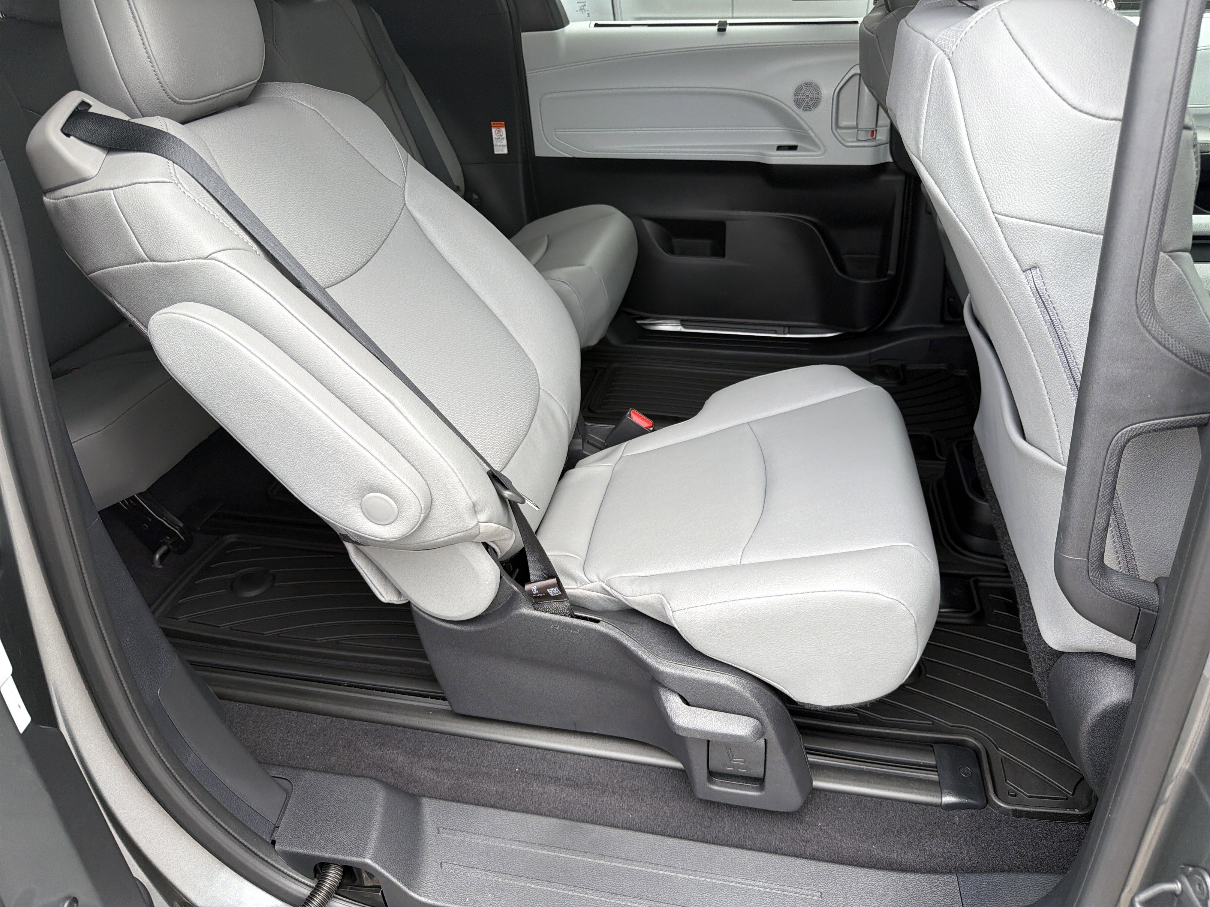 New 2026 Toyota Sienna XLE AWD/4WD image 16