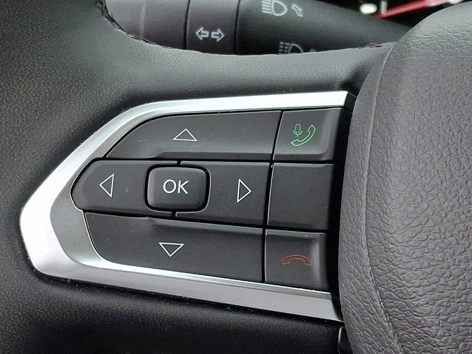 Used 2025 Jeep Compass Limited image 20