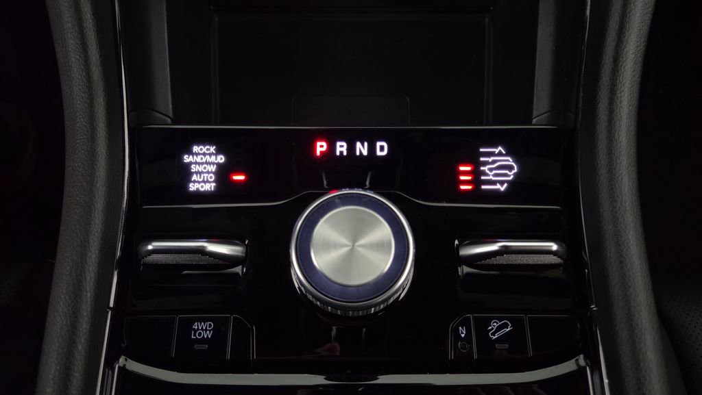 Used 2023 Jeep Grand Cherokee Overland w/ Luxury Tech Group IV AWD/4WD image 27