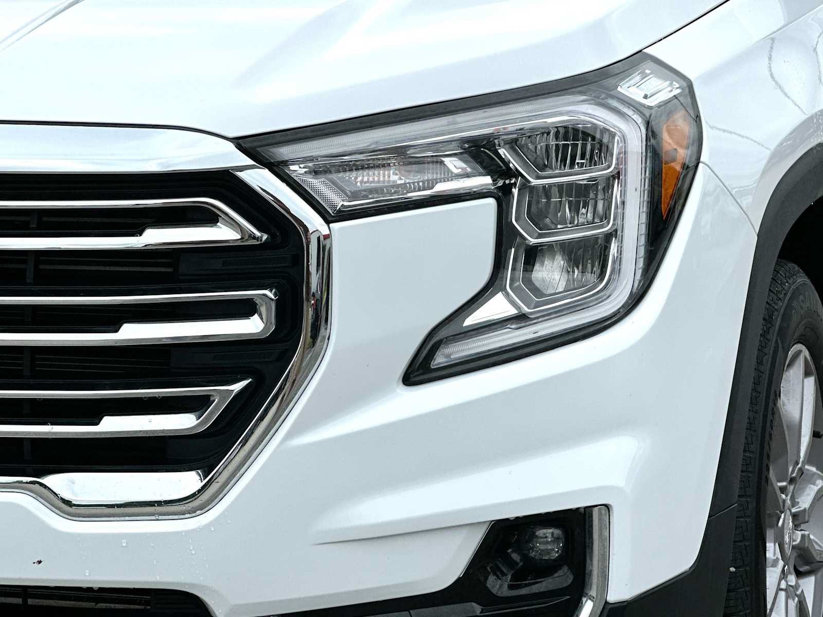 Used 2024 GMC Terrain SLT AWD/4WD image 16