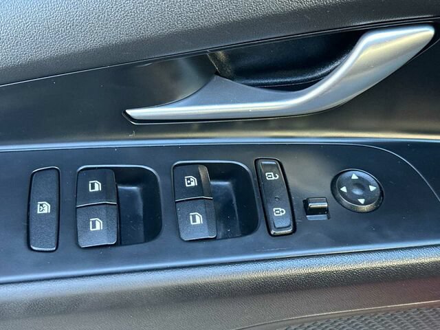 Used 2023 Hyundai Elantra Limited FWD image 13