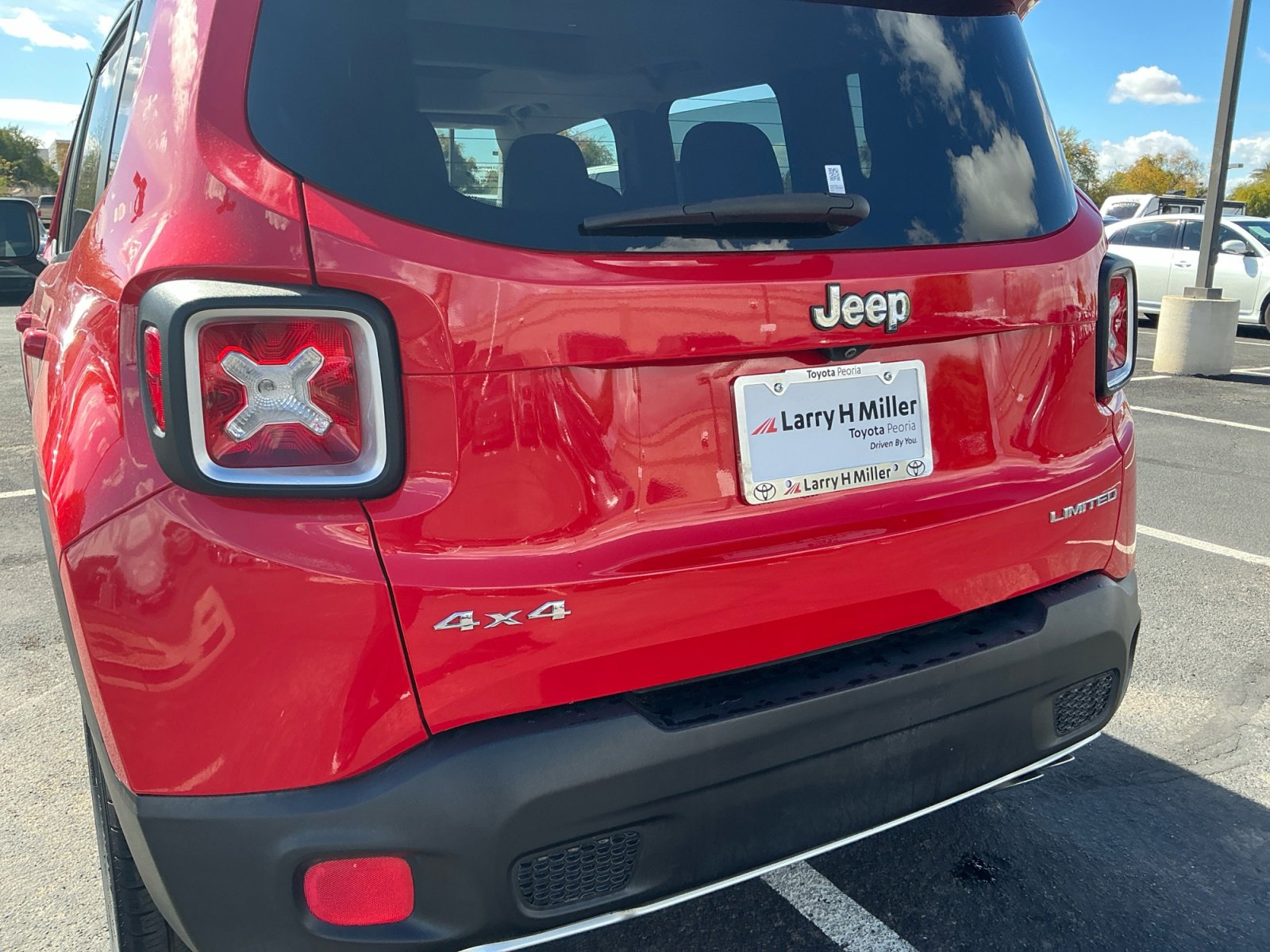 Used 2016 Jeep Renegade Limited image 24