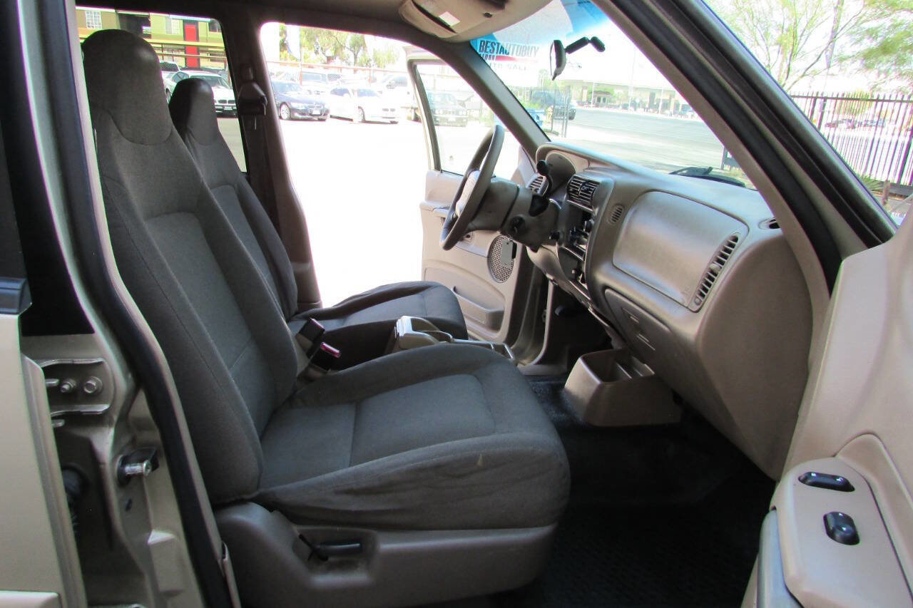 Used 2001 Ford Explorer Sport Trac 2WD image 26